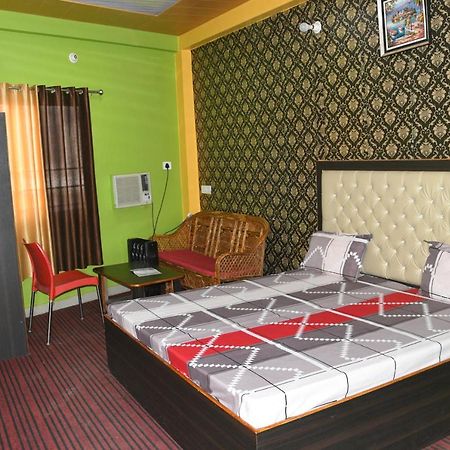 Hotel Mountain View And Rooftop Restaurant Pithorāgarh Kültér fotó