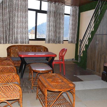Hotel Mountain View And Rooftop Restaurant Pithorāgarh Kültér fotó
