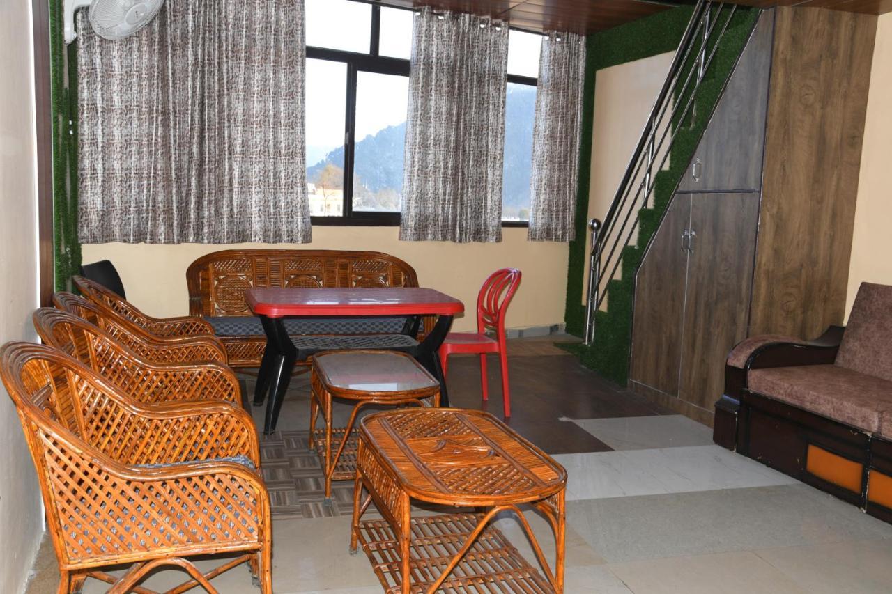 Hotel Mountain View And Rooftop Restaurant Pithorāgarh Kültér fotó