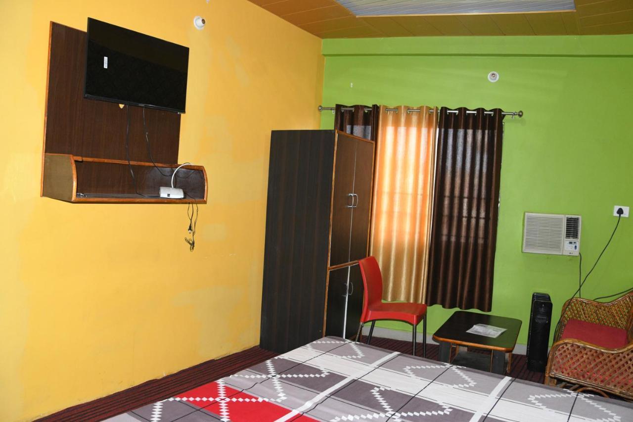 Hotel Mountain View And Rooftop Restaurant Pithorāgarh Kültér fotó