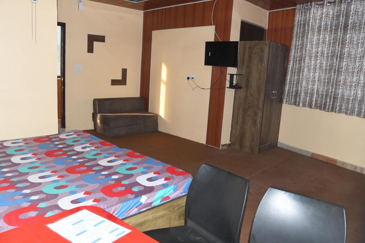 Hotel Mountain View And Rooftop Restaurant Pithorāgarh Kültér fotó