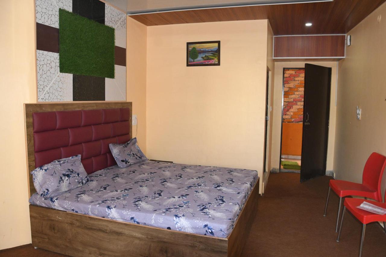 Hotel Mountain View And Rooftop Restaurant Pithorāgarh Kültér fotó