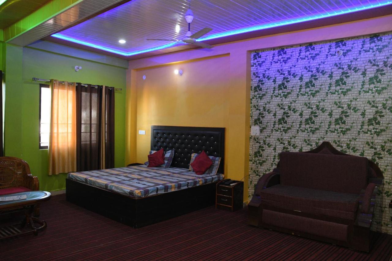 Hotel Mountain View And Rooftop Restaurant Pithorāgarh Kültér fotó